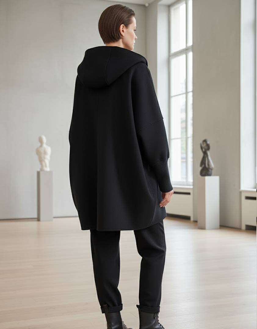 Manteau noir avec capuche et fermeture éclair