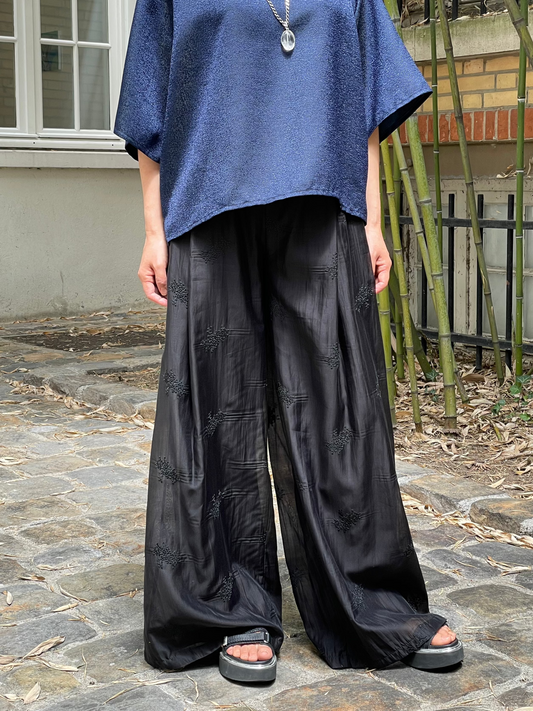 Pantalon large à motif décoratif