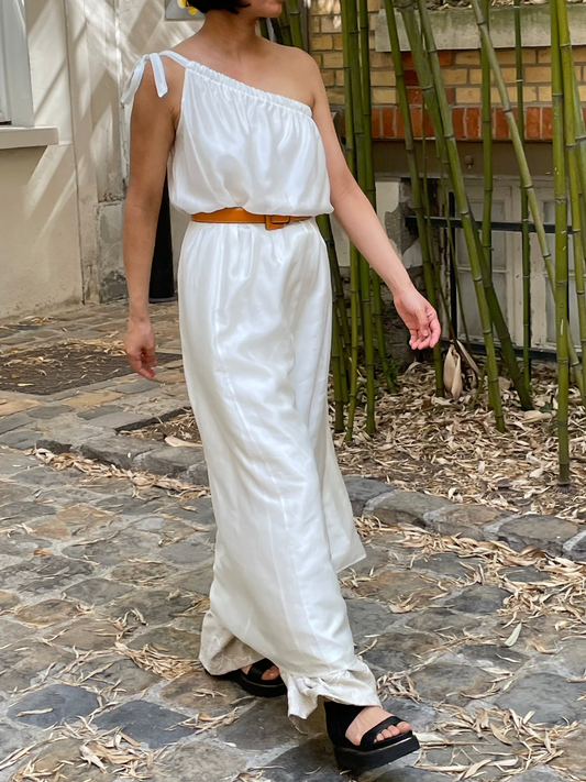 Robe longue avec bretelle nouée