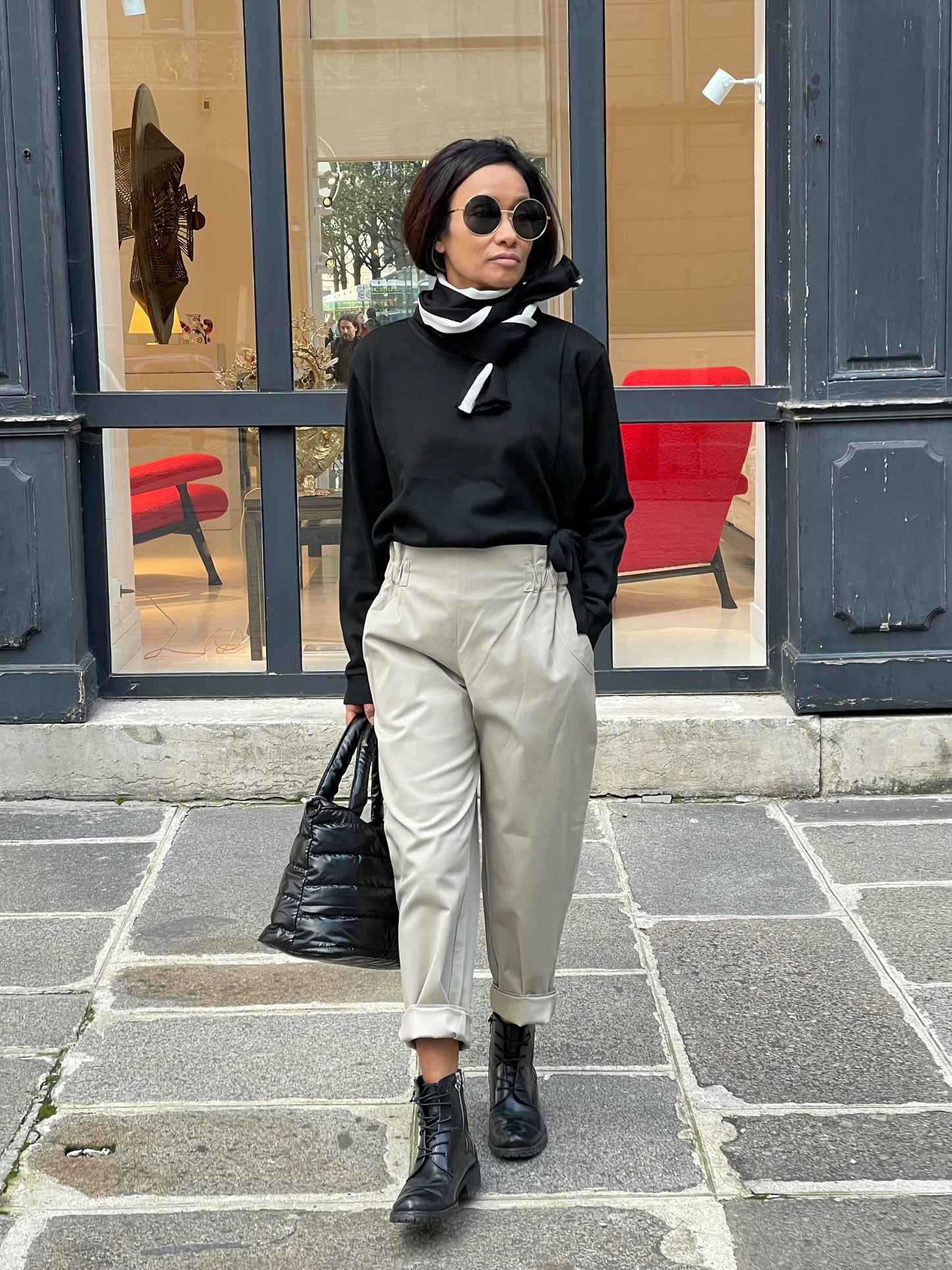 Pantalon cigarette en coton (beige ou bleu marine)