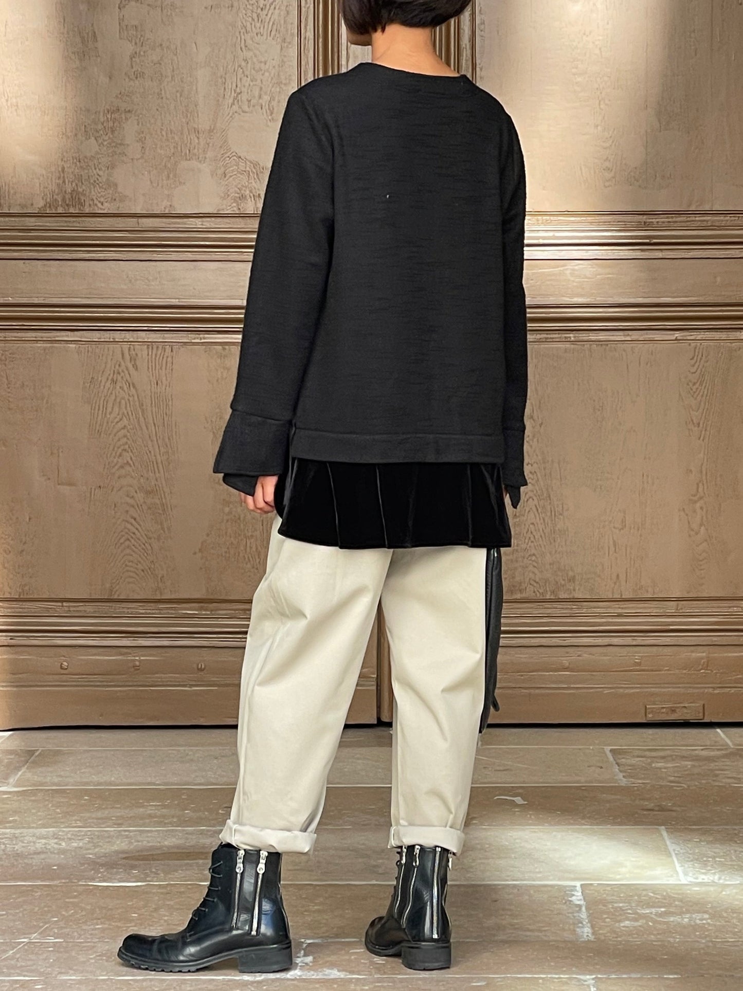 Blouse noire ample – manches évasées avec effet superposé
