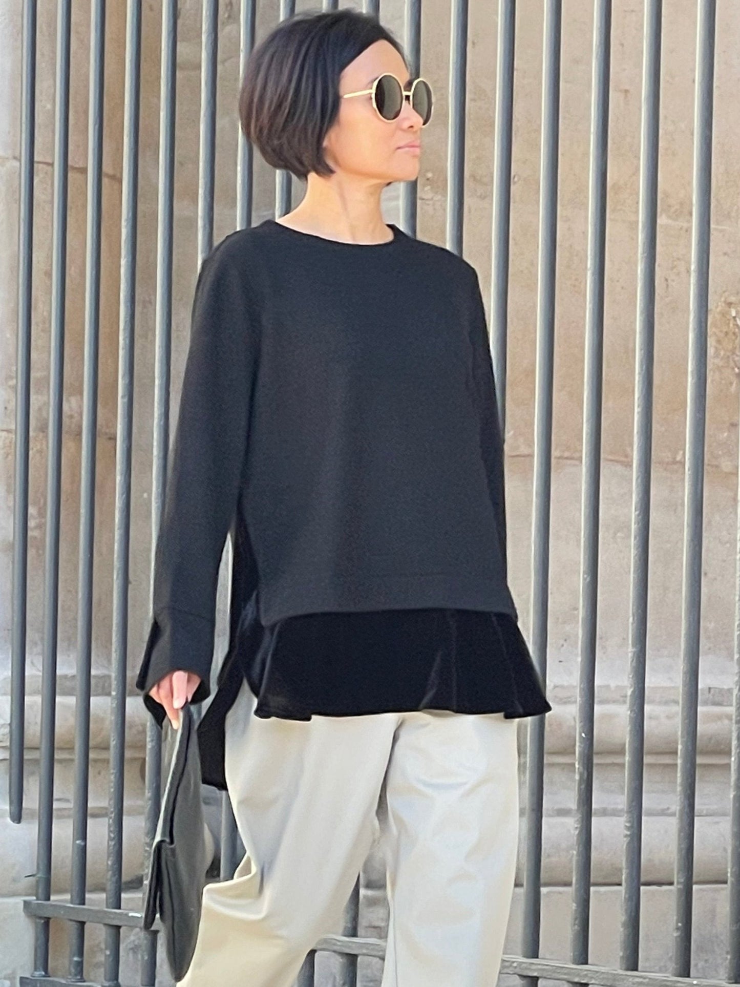 Blouse noire ample – manches évasées avec effet superposé