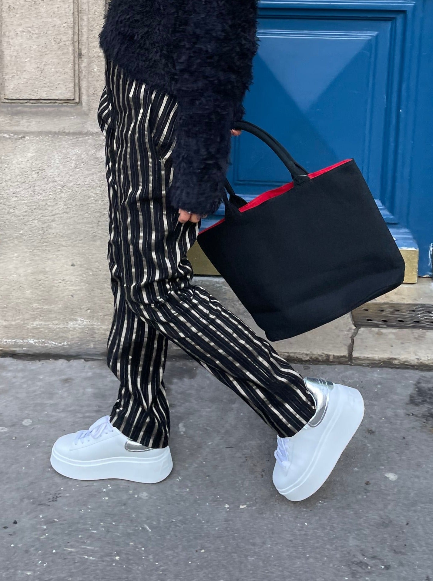 Sac à main orné de clous