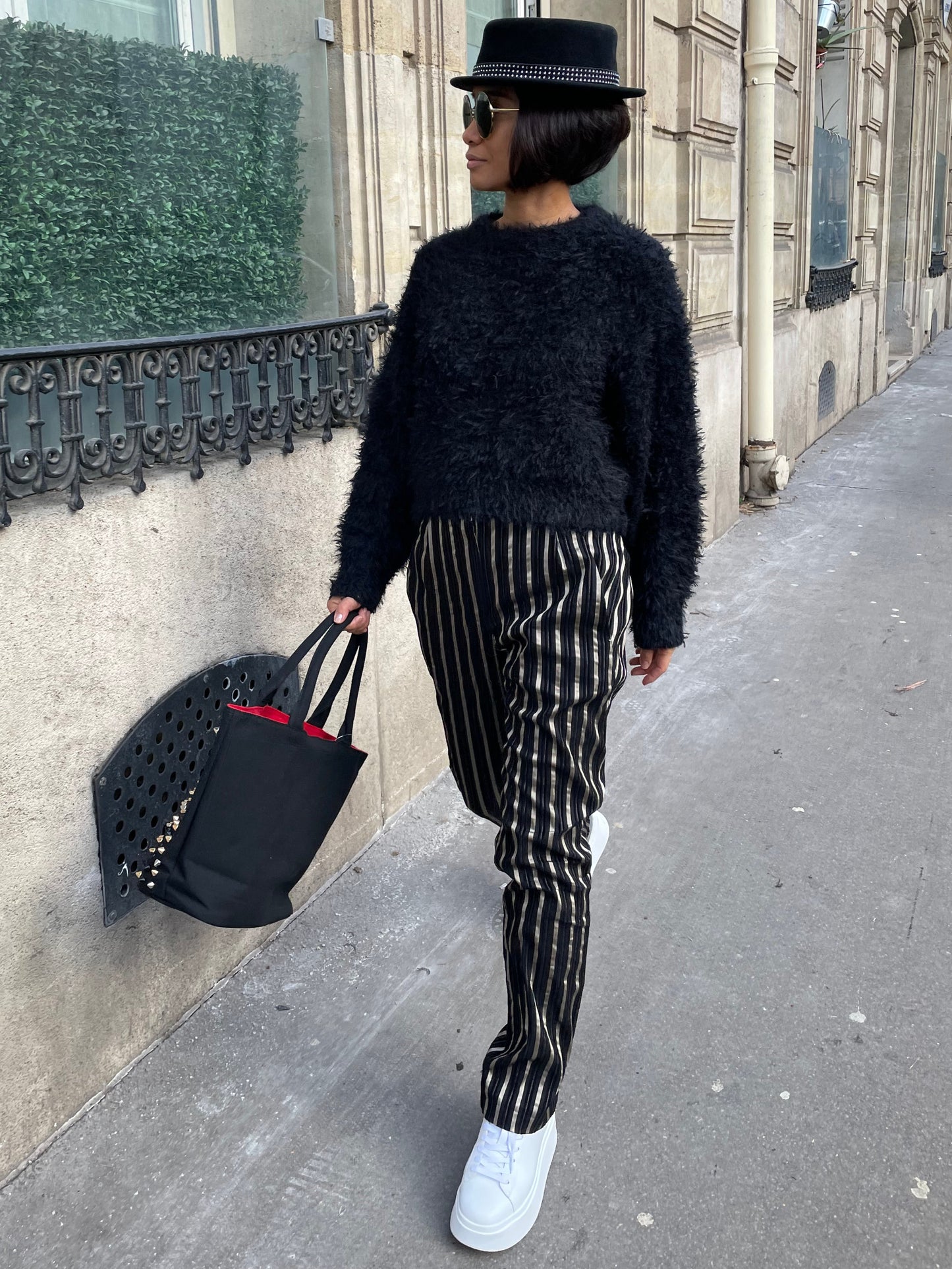 Pull court en maille douce effet peluche