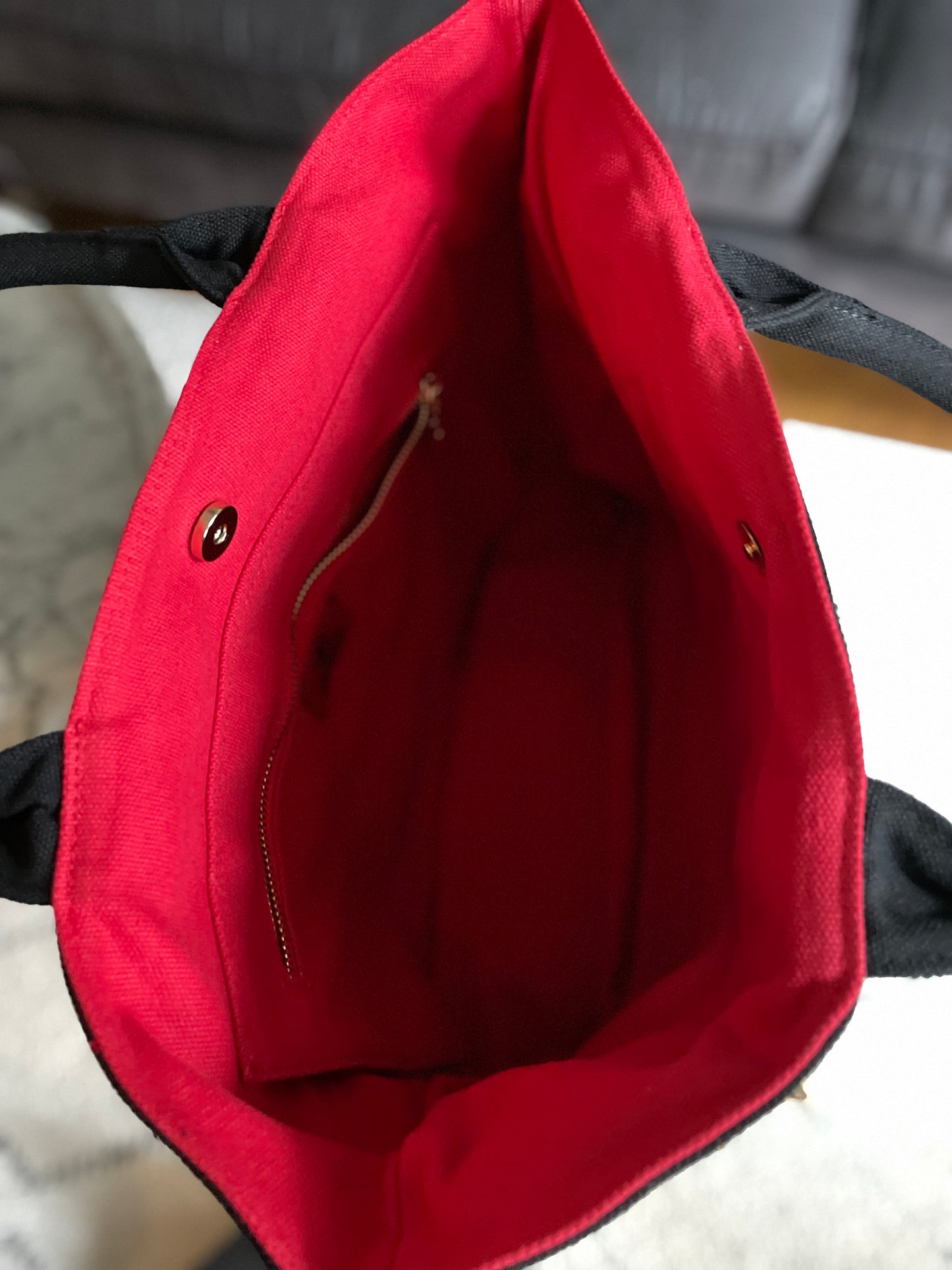 Sac à main orné de clous