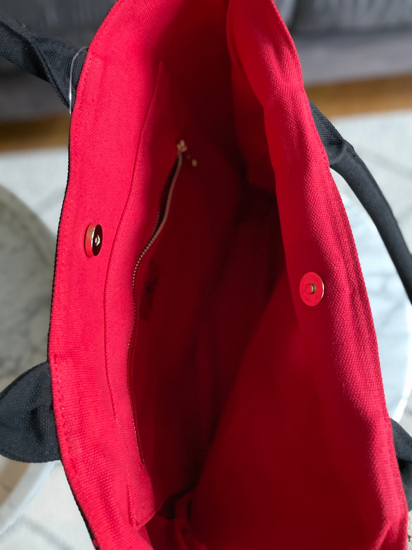 Sac à main orné de clous