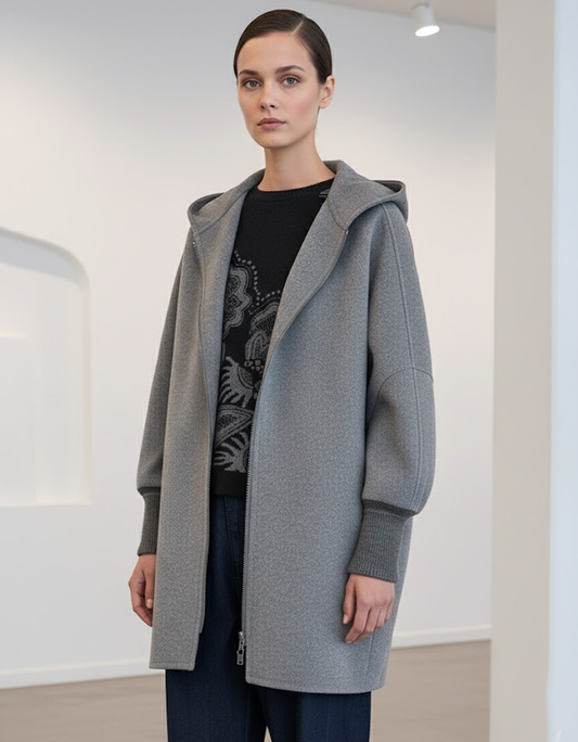 Manteau gris avec capuche et fermeture éclair