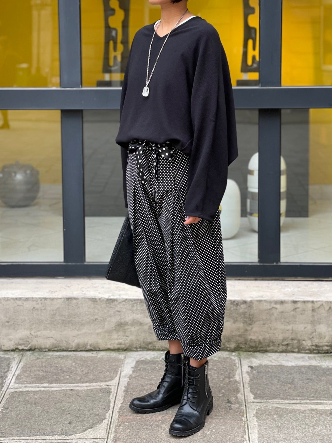 Pantalon cigarette à pince imprimé pois