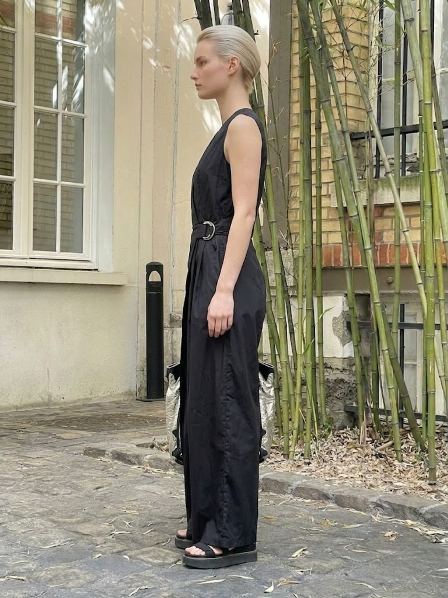 Combinaison en coton à décolleté croisé et drapé élégant