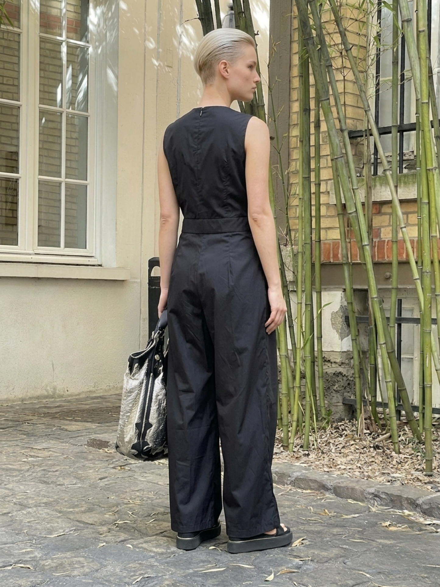 Combinaison en coton à décolleté croisé et drapé élégant