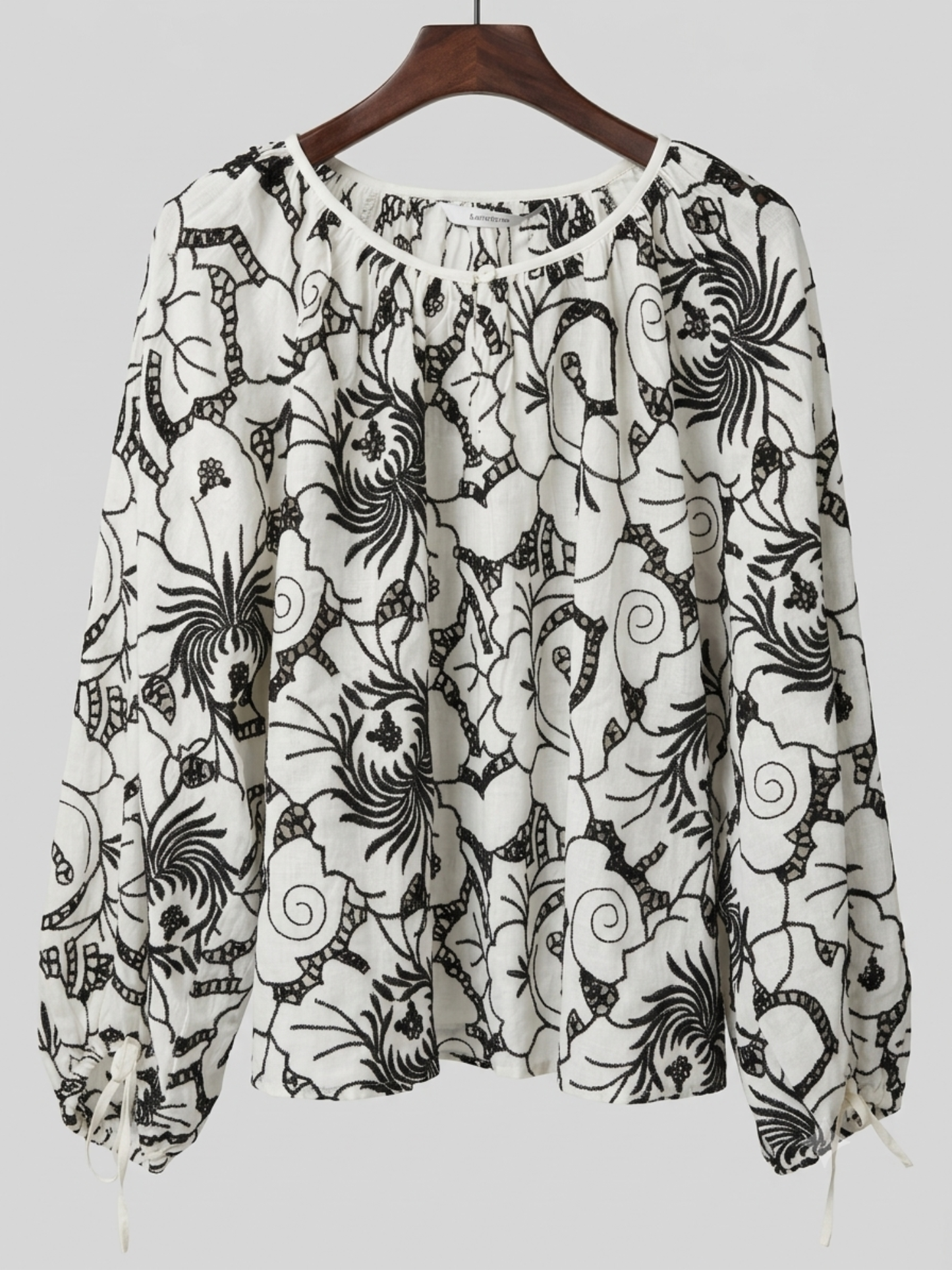 Blouse 100 % coton à broderies florales ajourées