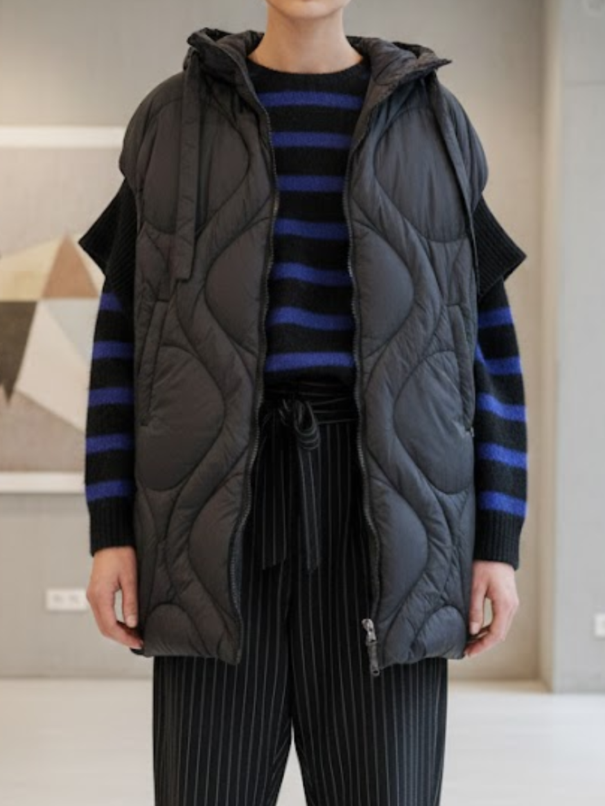 Sleeveless puffer jacket