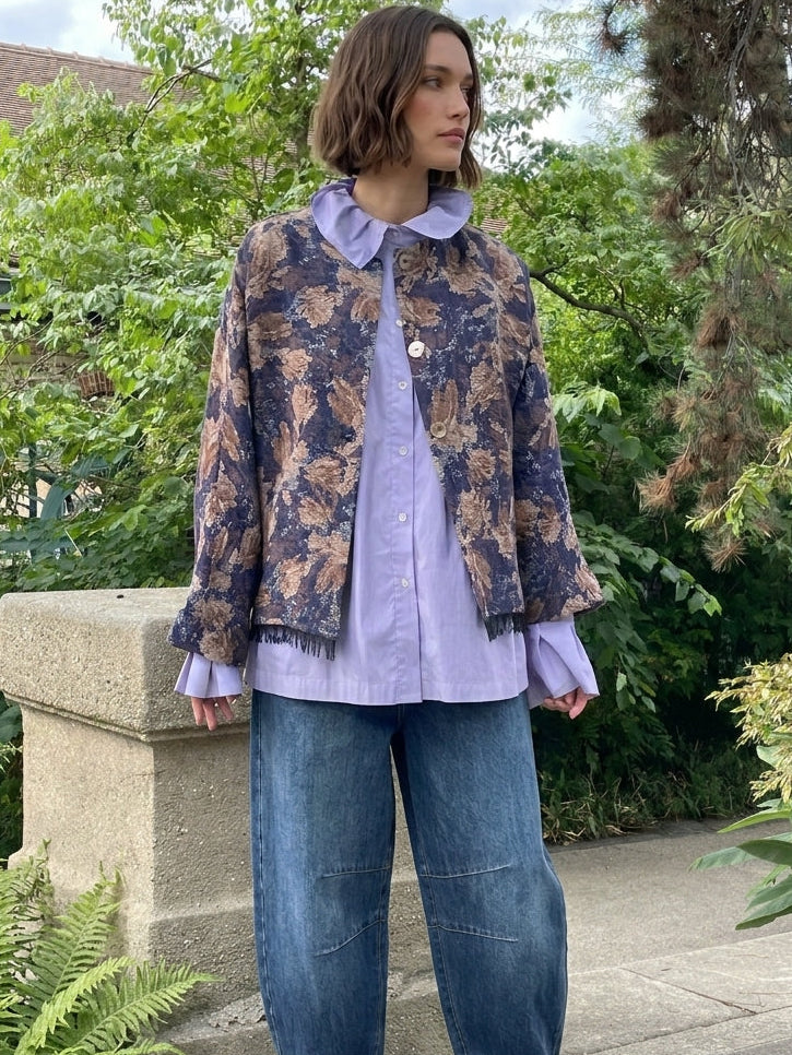 Veste en alpaga mélangé à motif floral et plumes colories sables