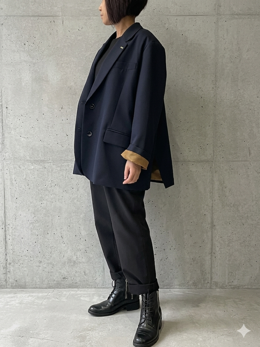 Blazer bleu marin à la coupe décontractée et aux poches