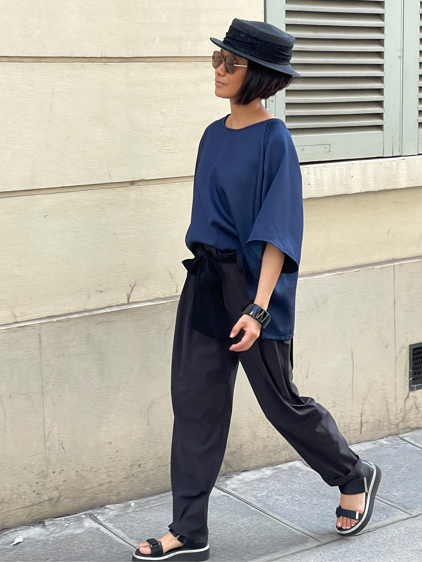 Haut bleu saphir ample