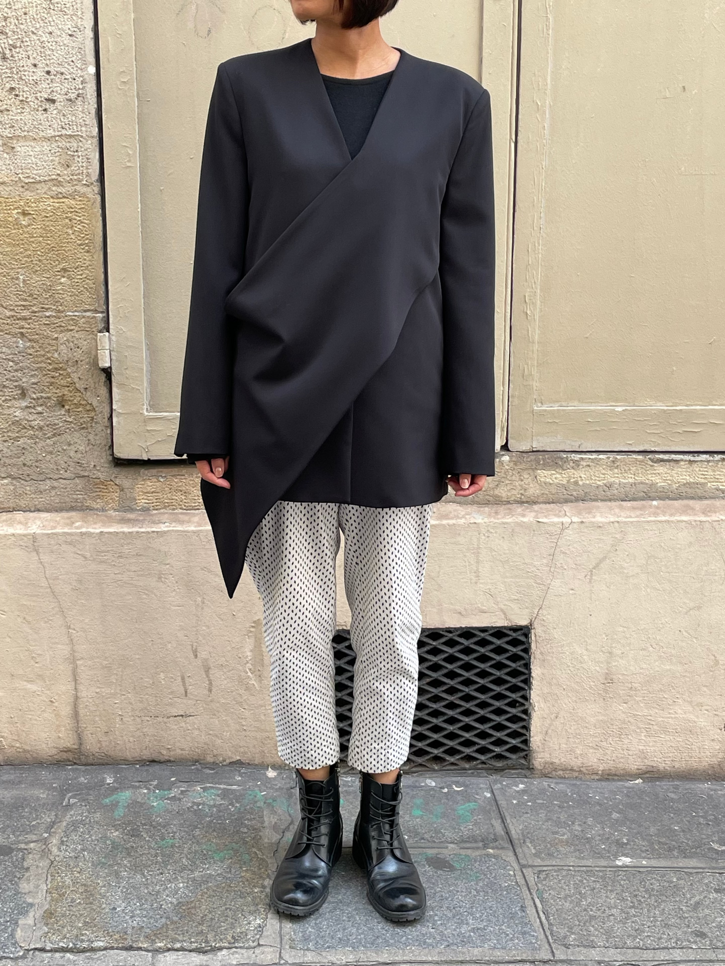 Blazer noir avec fermeture asymétrique