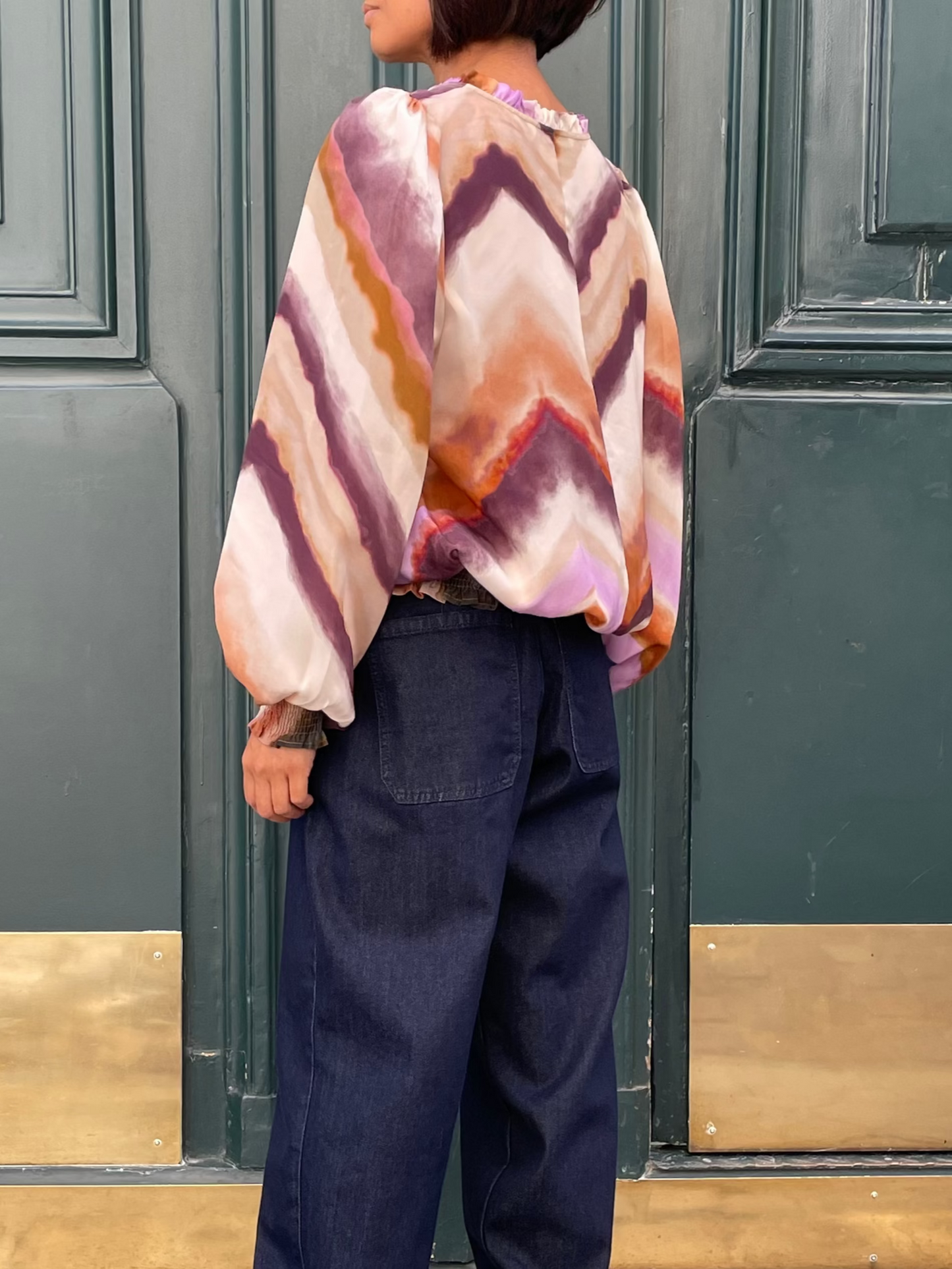 Haut fluide à motifs géométriques multicolores