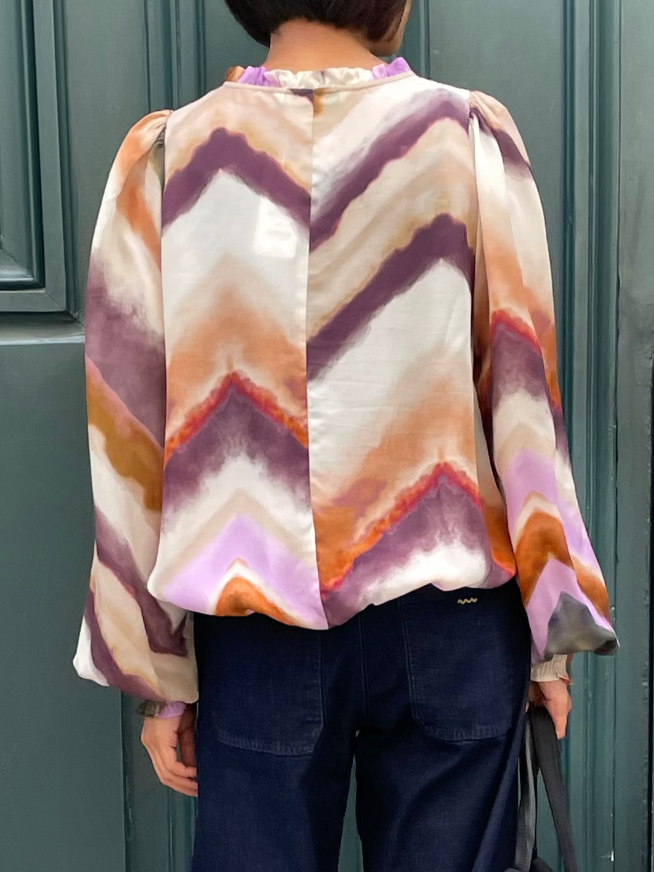 Haut fluide à motifs géométriques multicolores