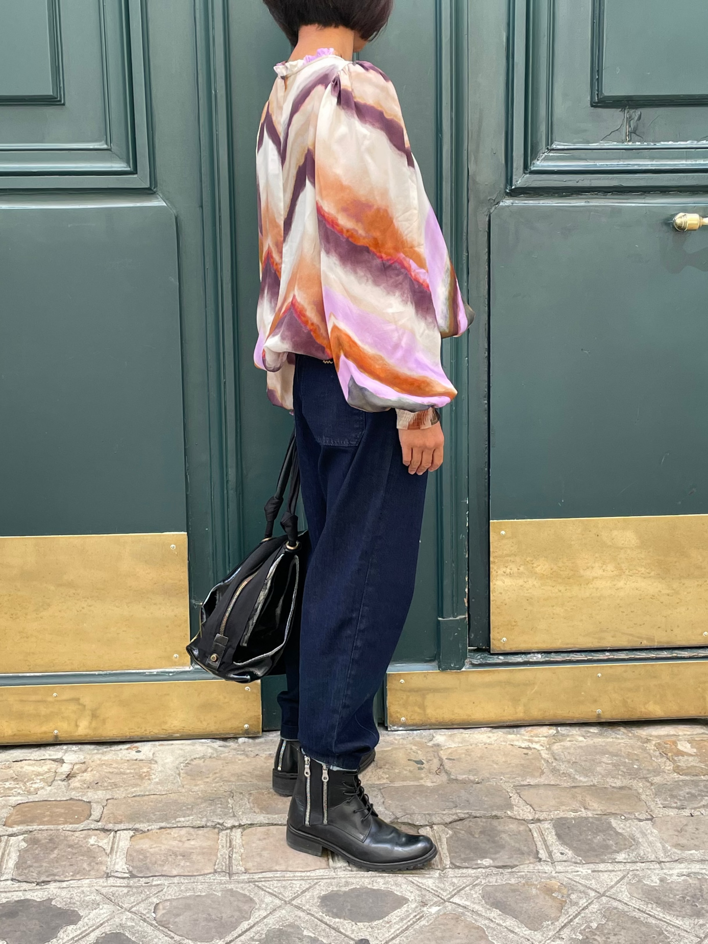 Haut fluide à motifs géométriques multicolores