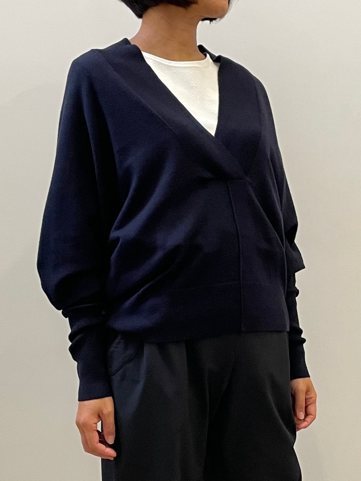 Pull bleu marine en laine mérinos et coton premium