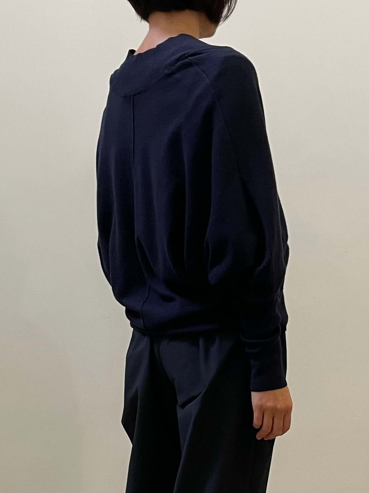Pull bleu marine en laine mérinos et coton premium