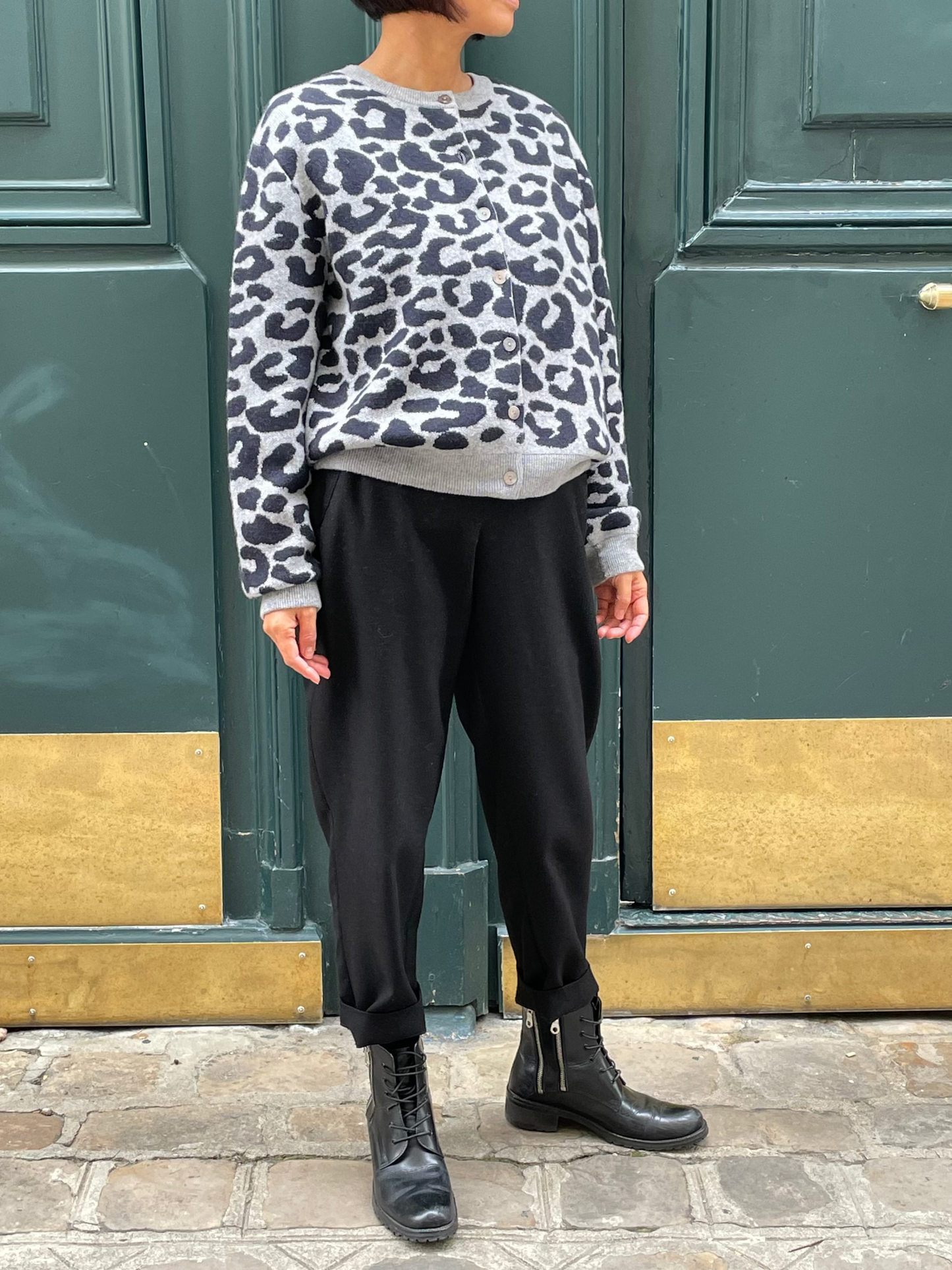 Cardigan ras du cou léopard en laine mérinos