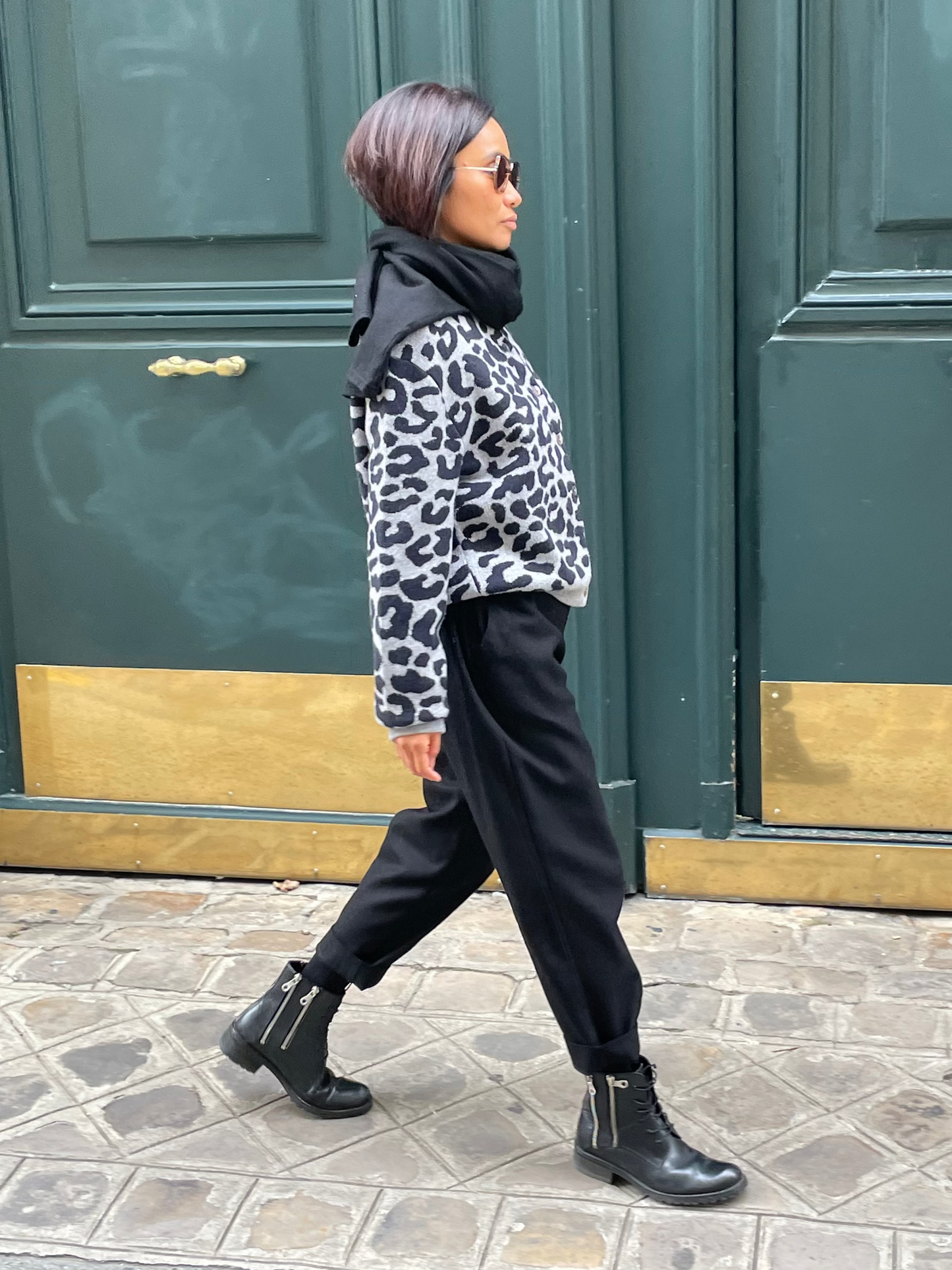 Cardigan ras du cou léopard en laine mérinos