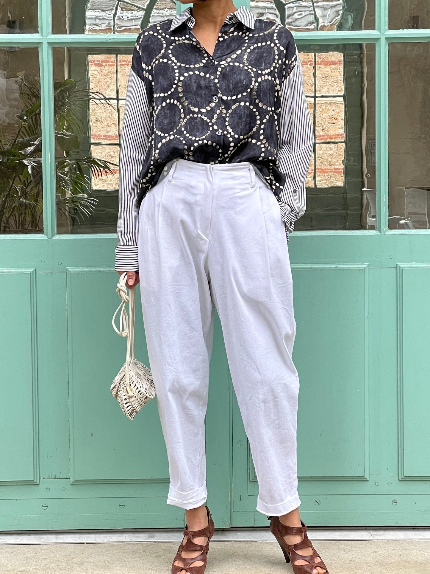 Lightweight stretch cotton white denim-effect trousers – modern and comfortable fit