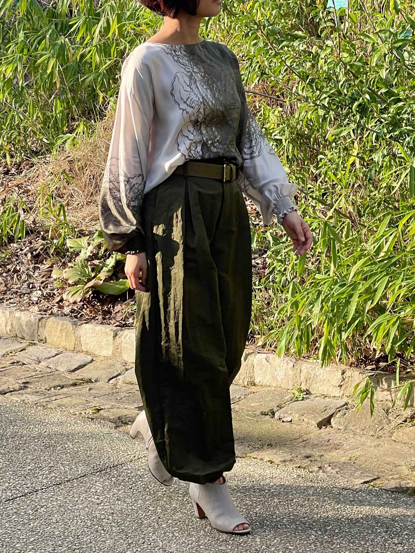 Pantalon jogging habillé taille haute avec ceinture et bas élastiqué