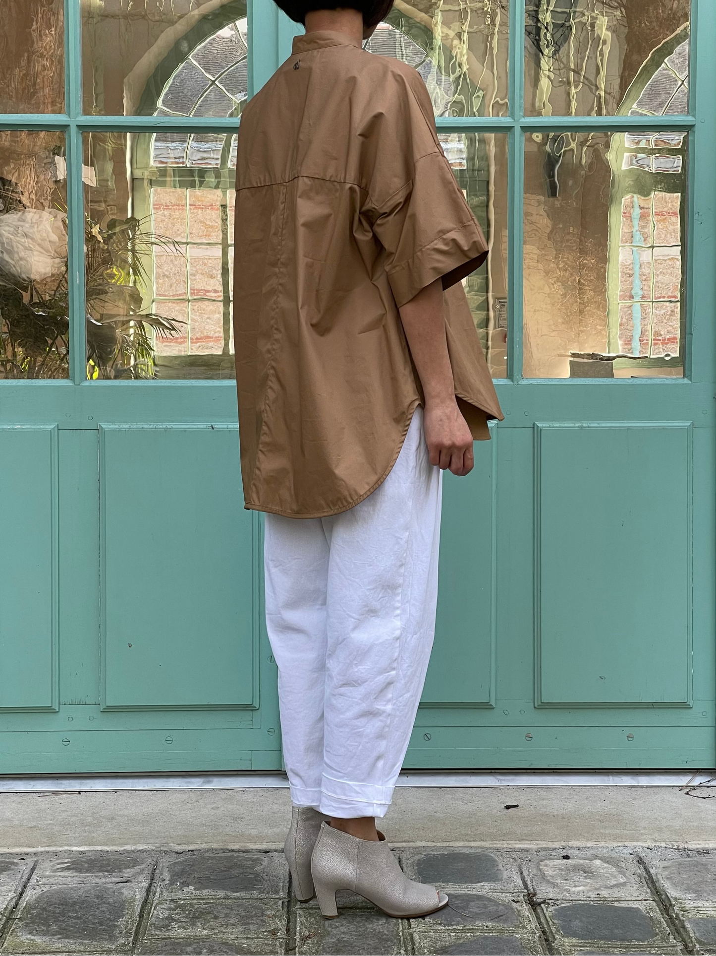 Loose-fitting short-sleeved cotton shirt – Cognac