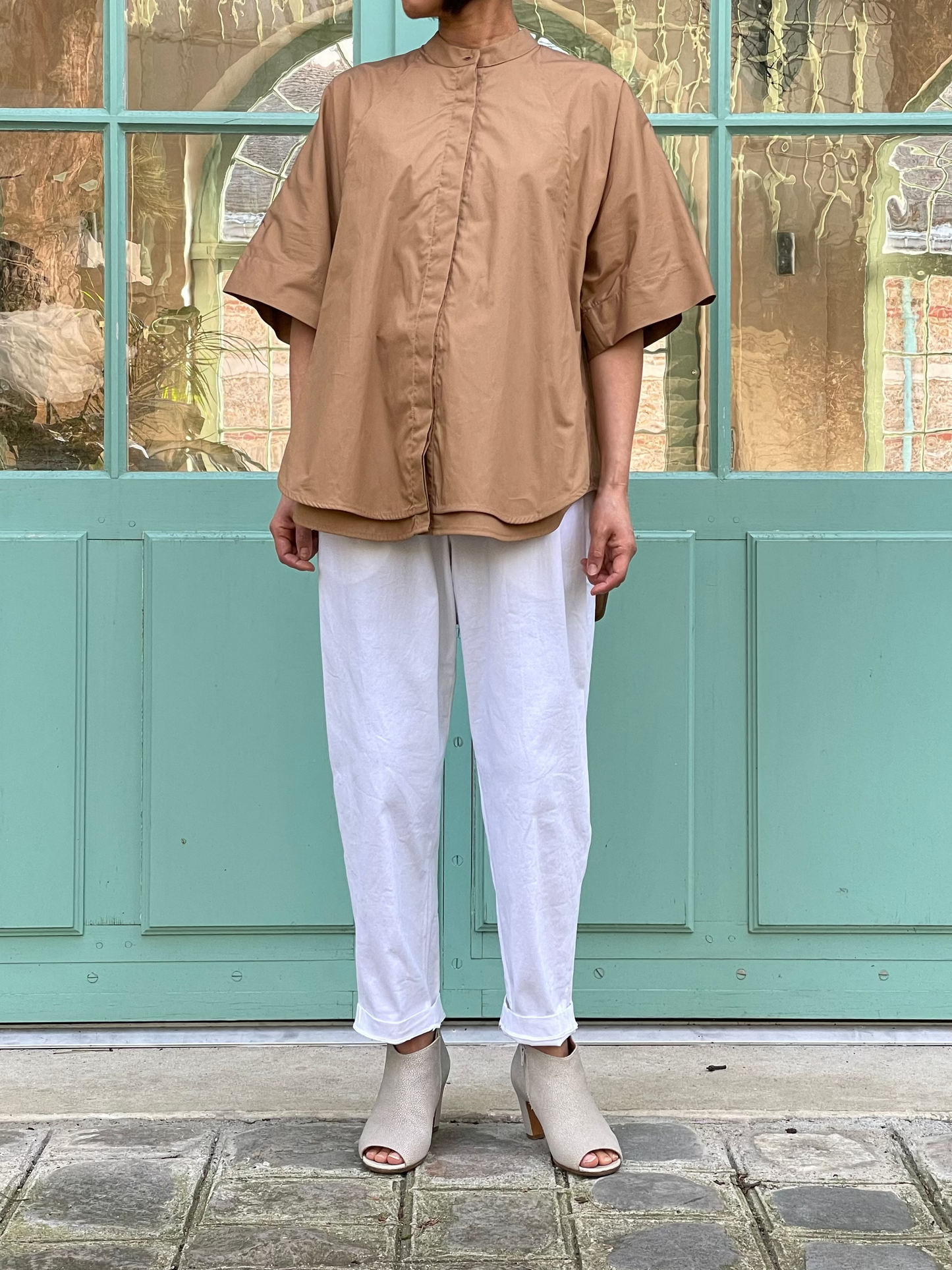 Loose-fitting short-sleeved cotton shirt – Cognac