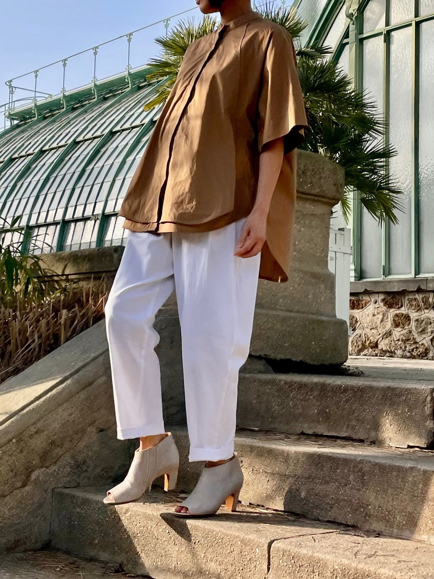 Loose-fitting short-sleeved cotton shirt – Cognac