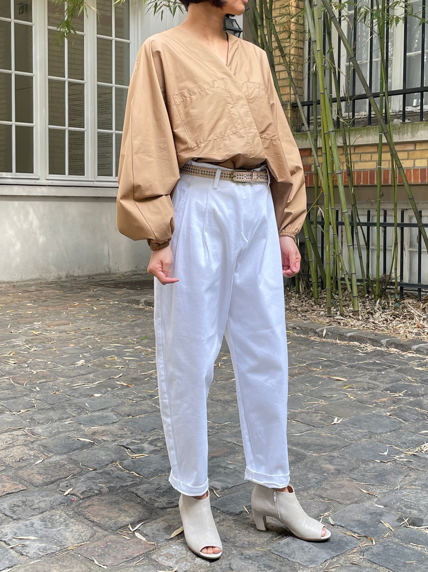 Lightweight stretch cotton white denim-effect trousers – modern and comfortable fit