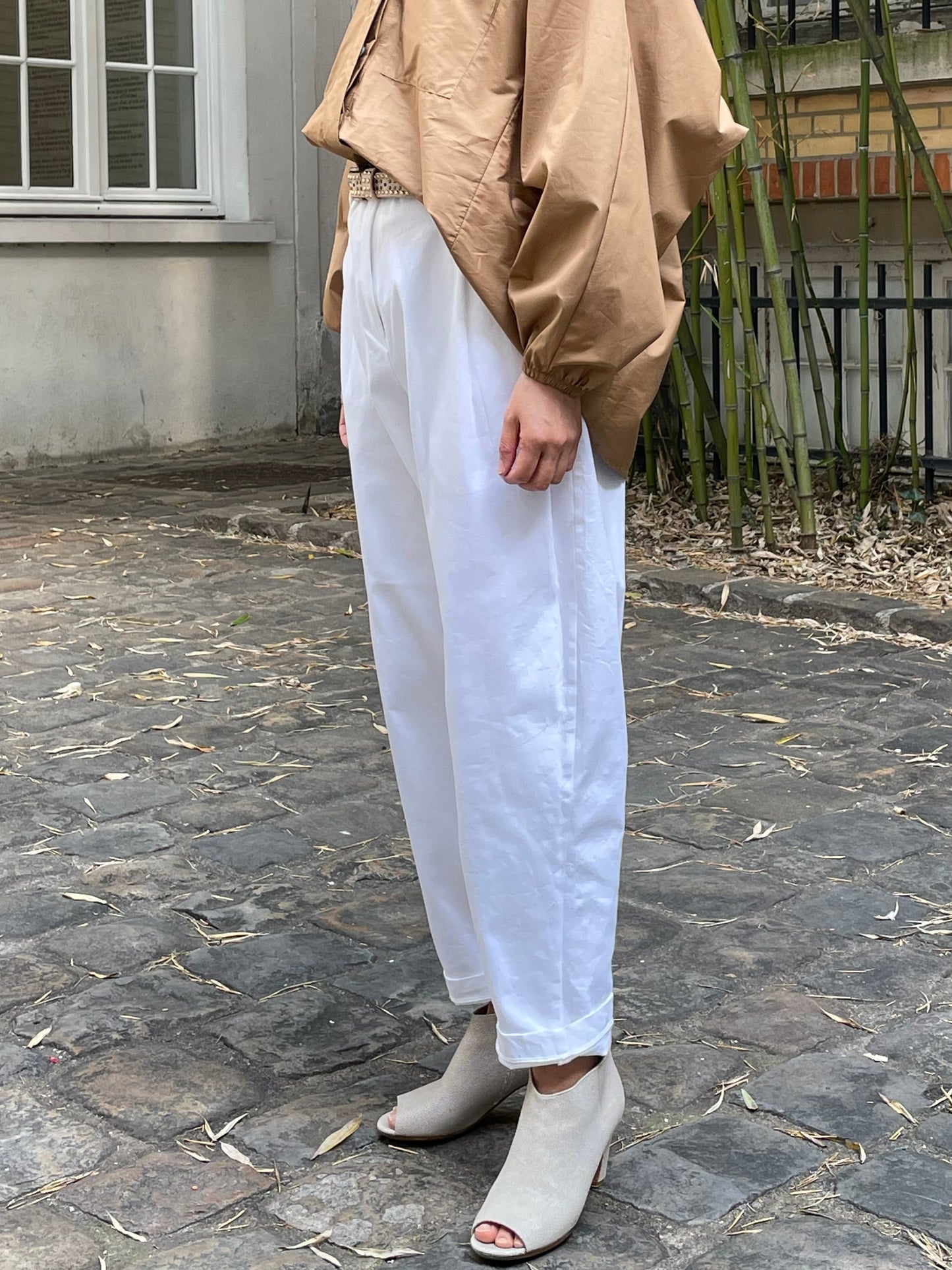 Lightweight stretch cotton white denim-effect trousers – modern and comfortable fit