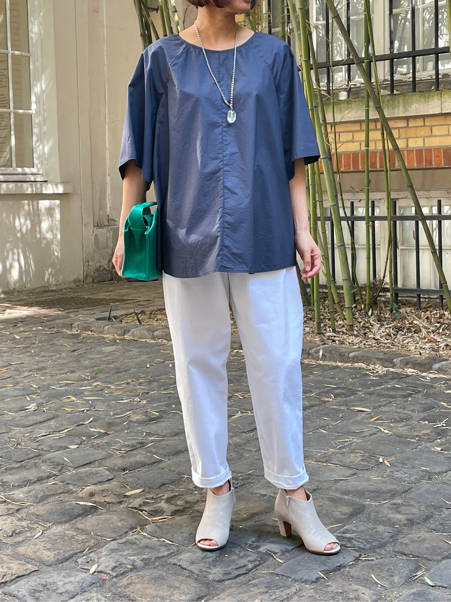 Blouse ample en coton bleu – coupe minimaliste