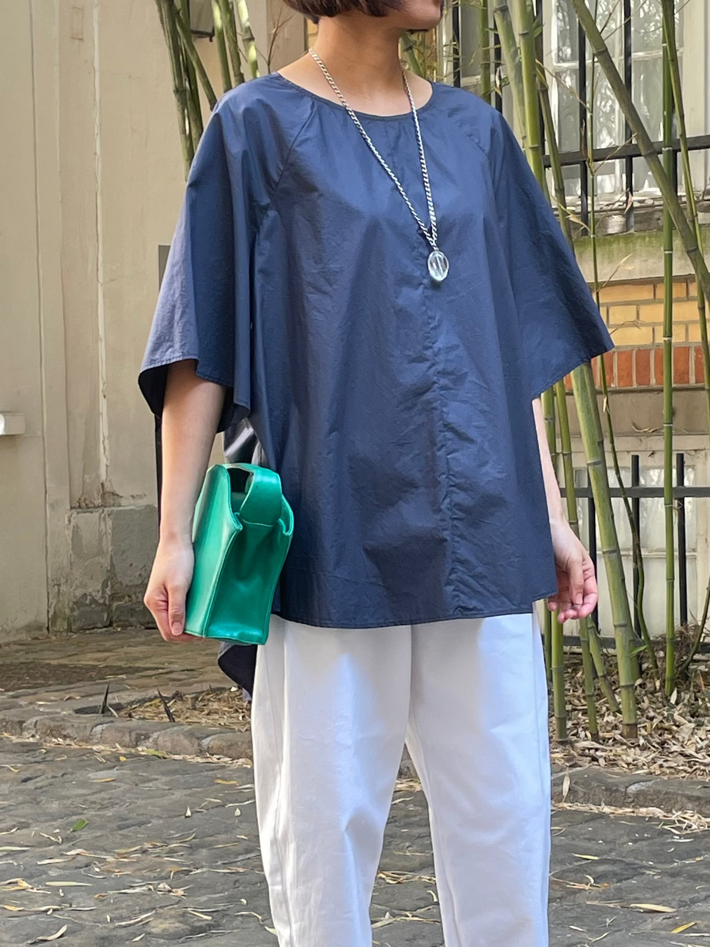 Blouse ample en coton bleu – coupe minimaliste