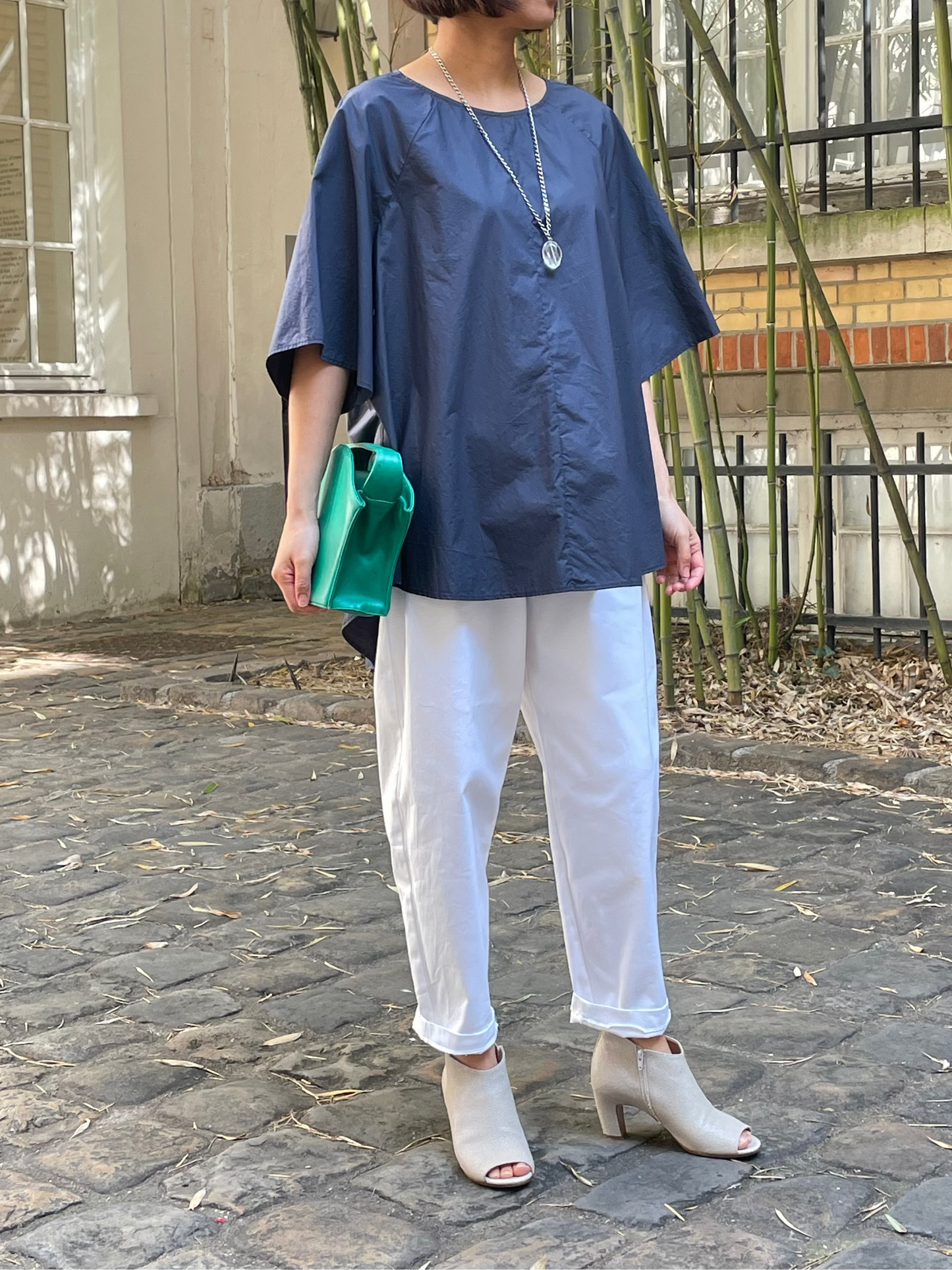 Blouse ample en coton bleu – coupe minimaliste