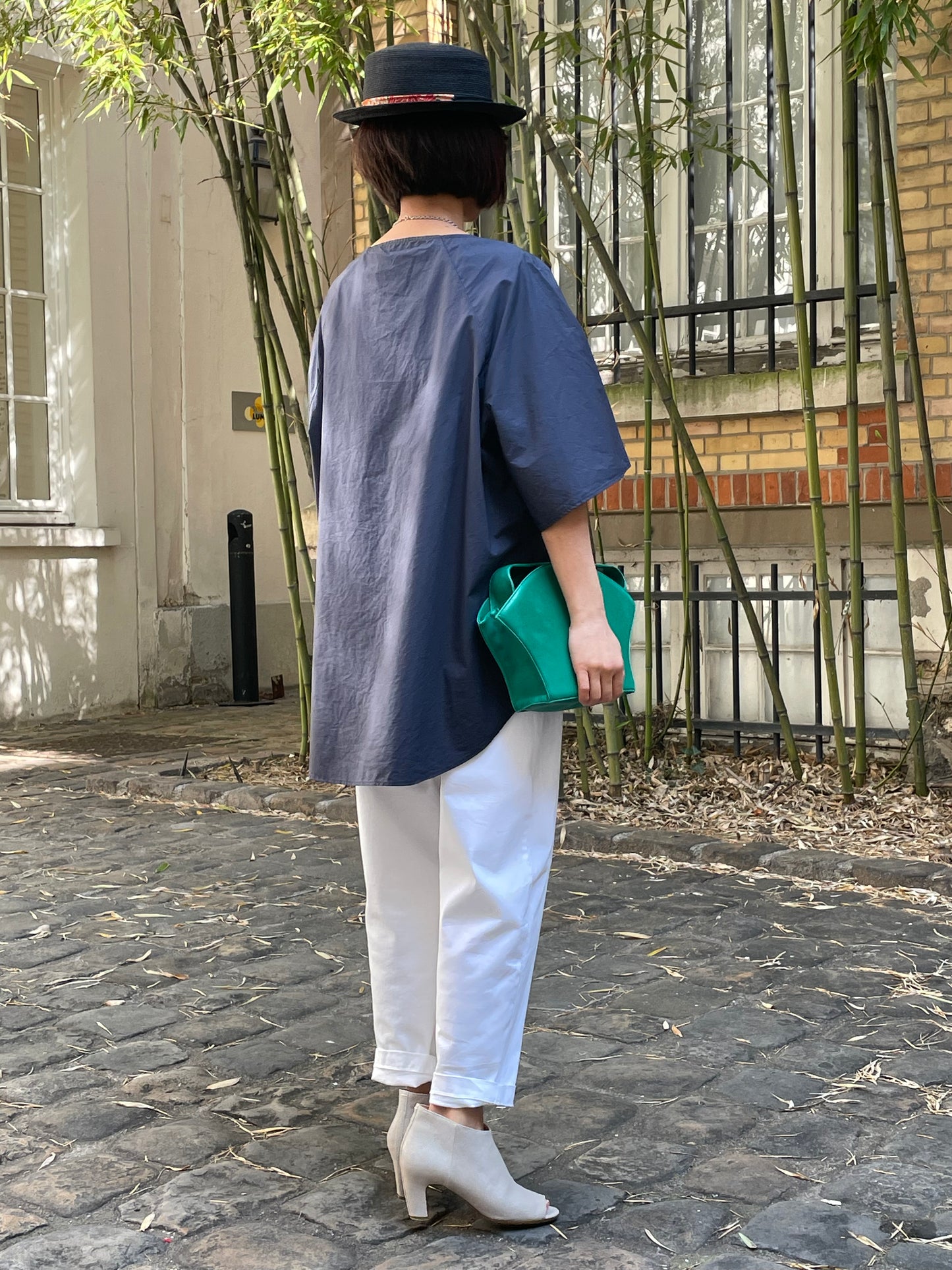 Blouse ample en coton bleu – coupe minimaliste