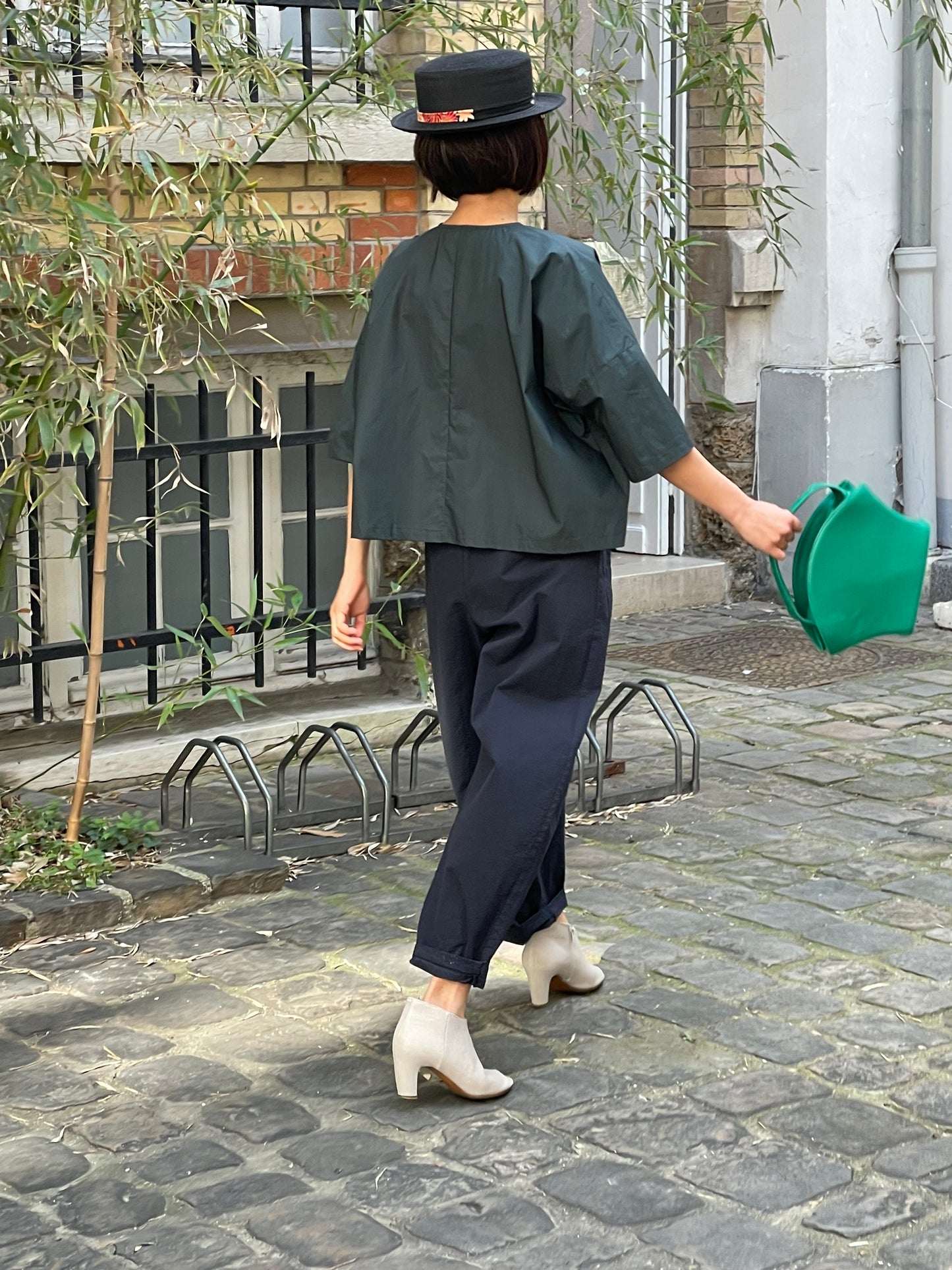 Blouse vert profond en coton 100% – Élégance naturelle et confort absolu