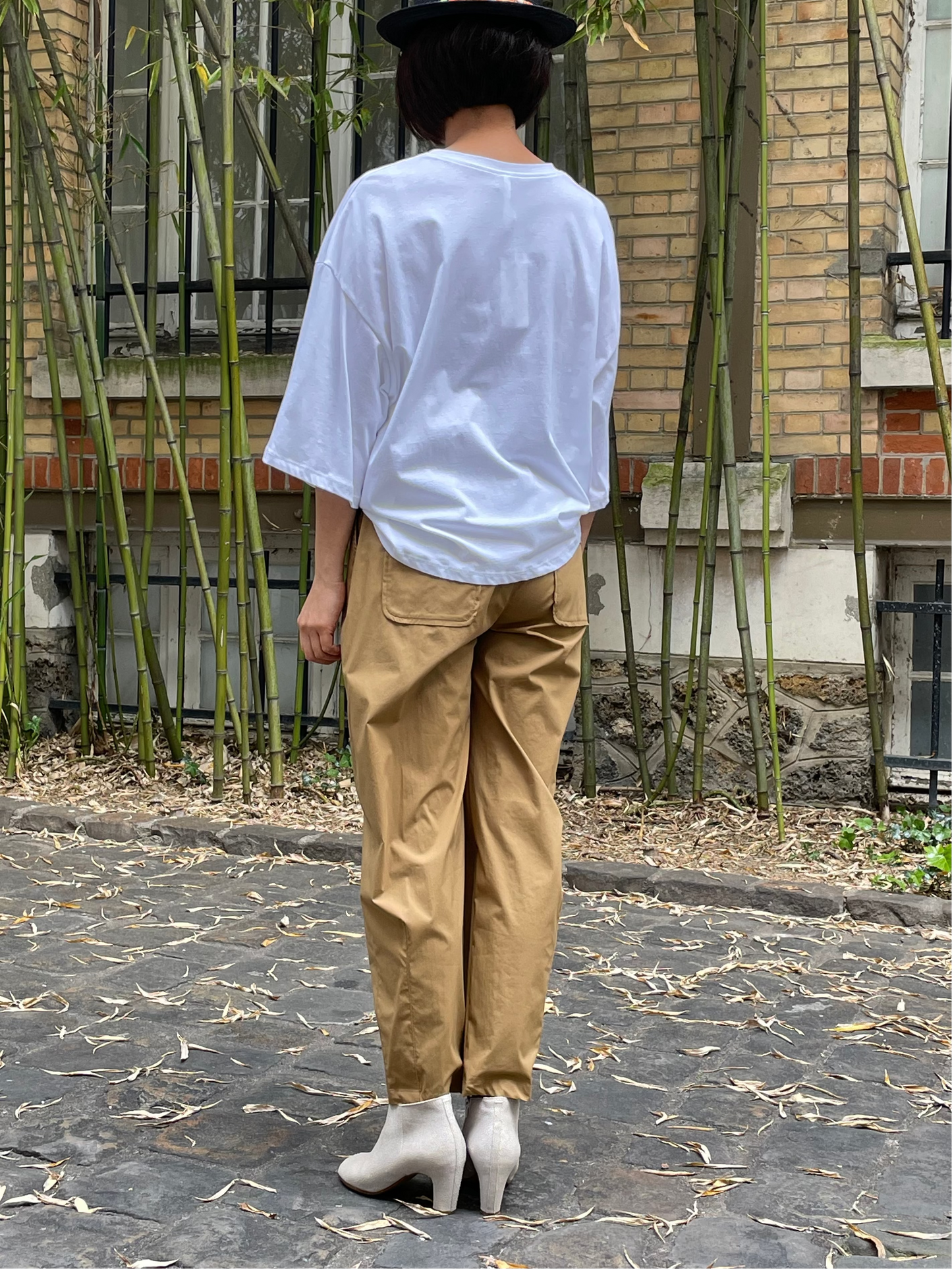High-waisted cropped trousers