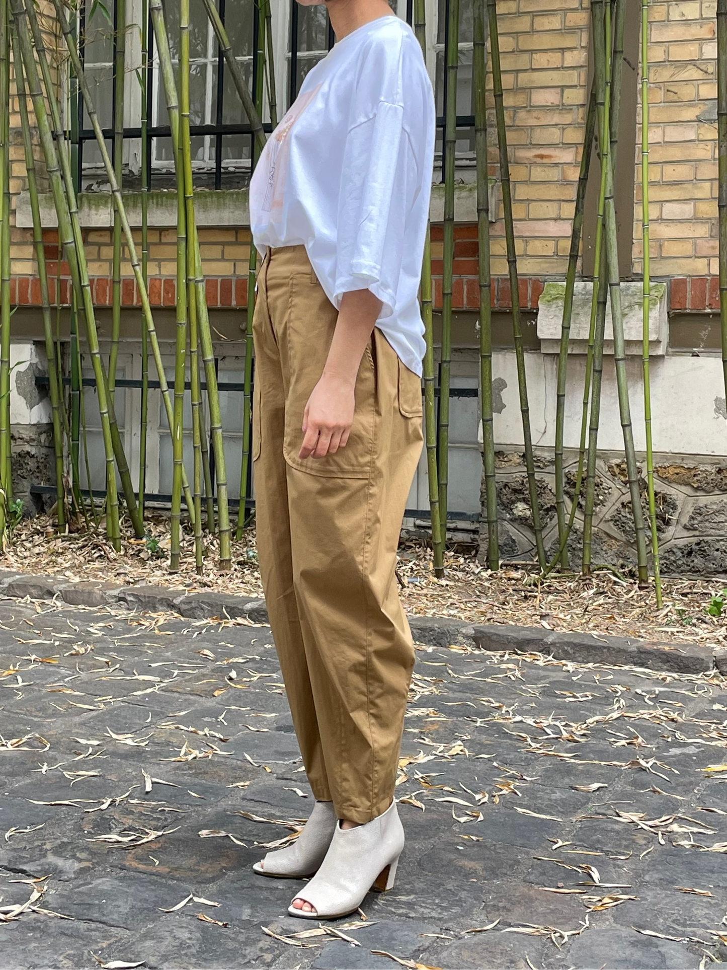 High-waisted cropped trousers