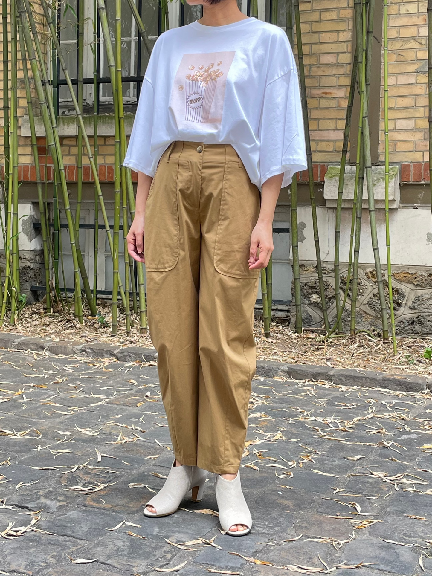 High-waisted cropped trousers