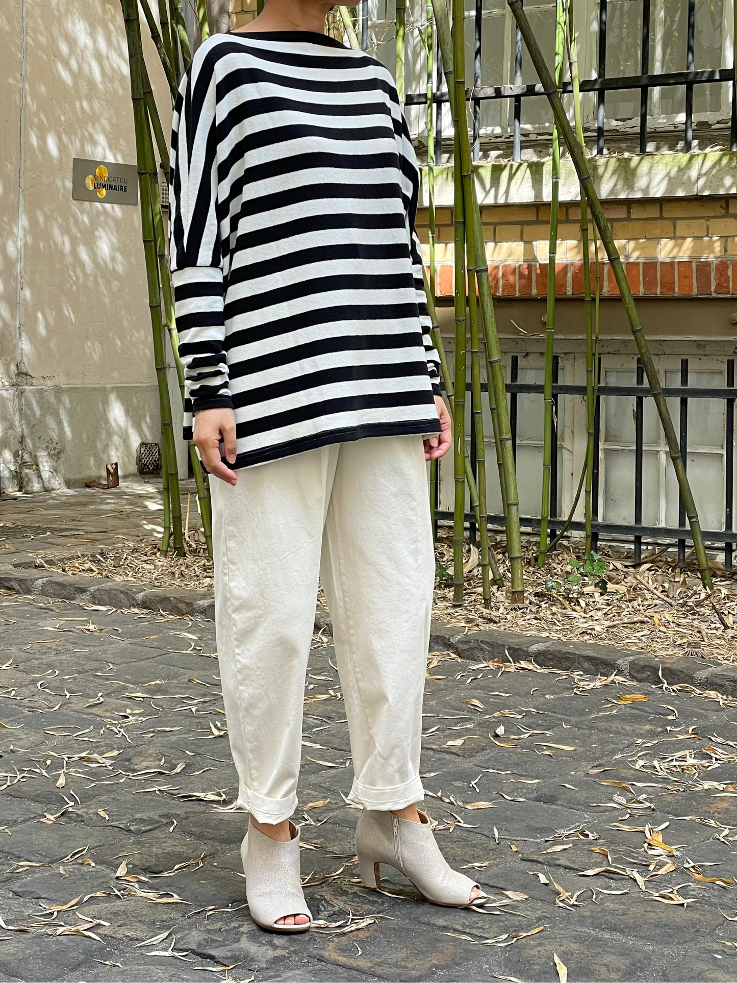 Pull ample à rayures noires et blanches