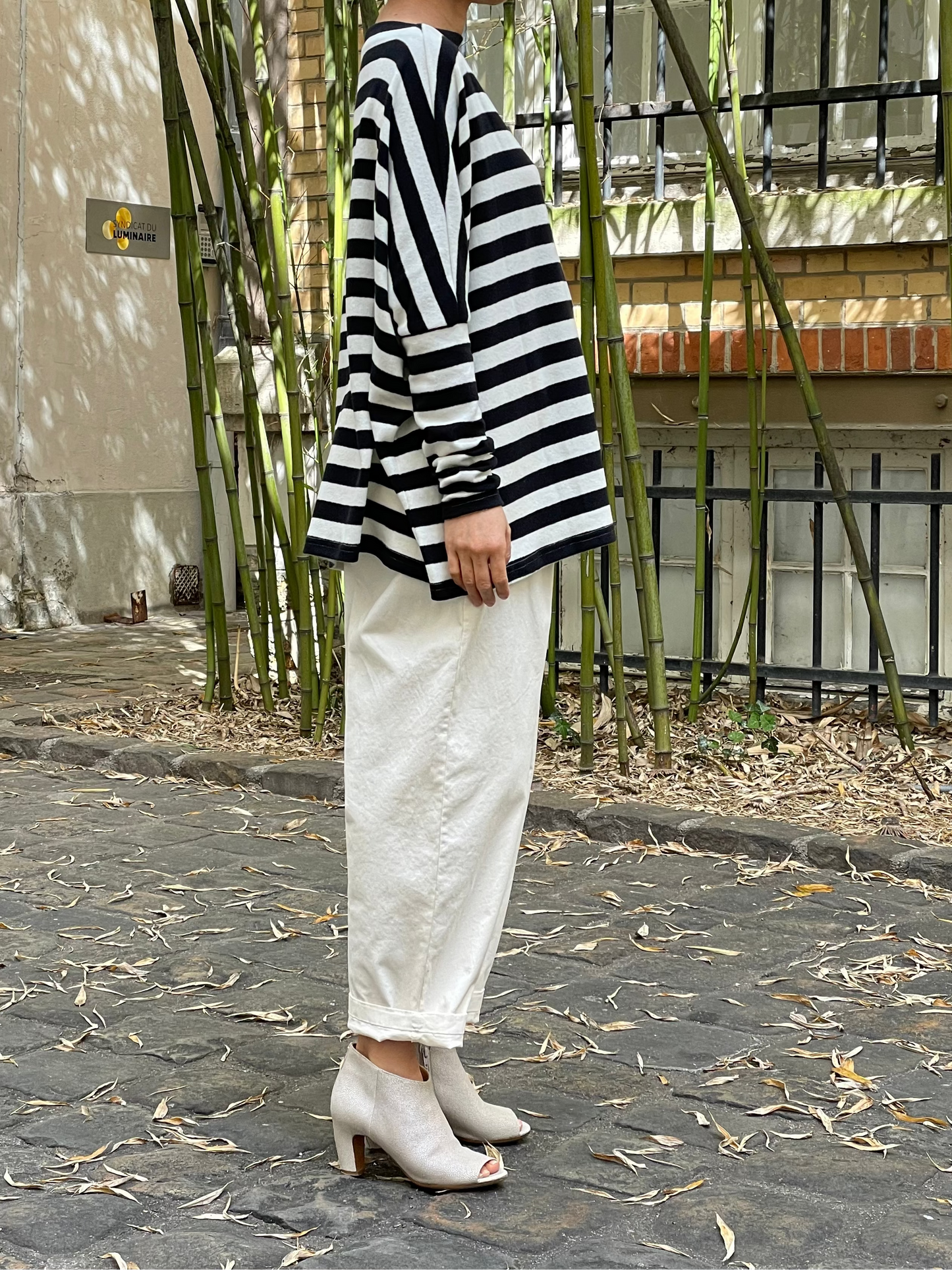 Pull ample à rayures noires et blanches
