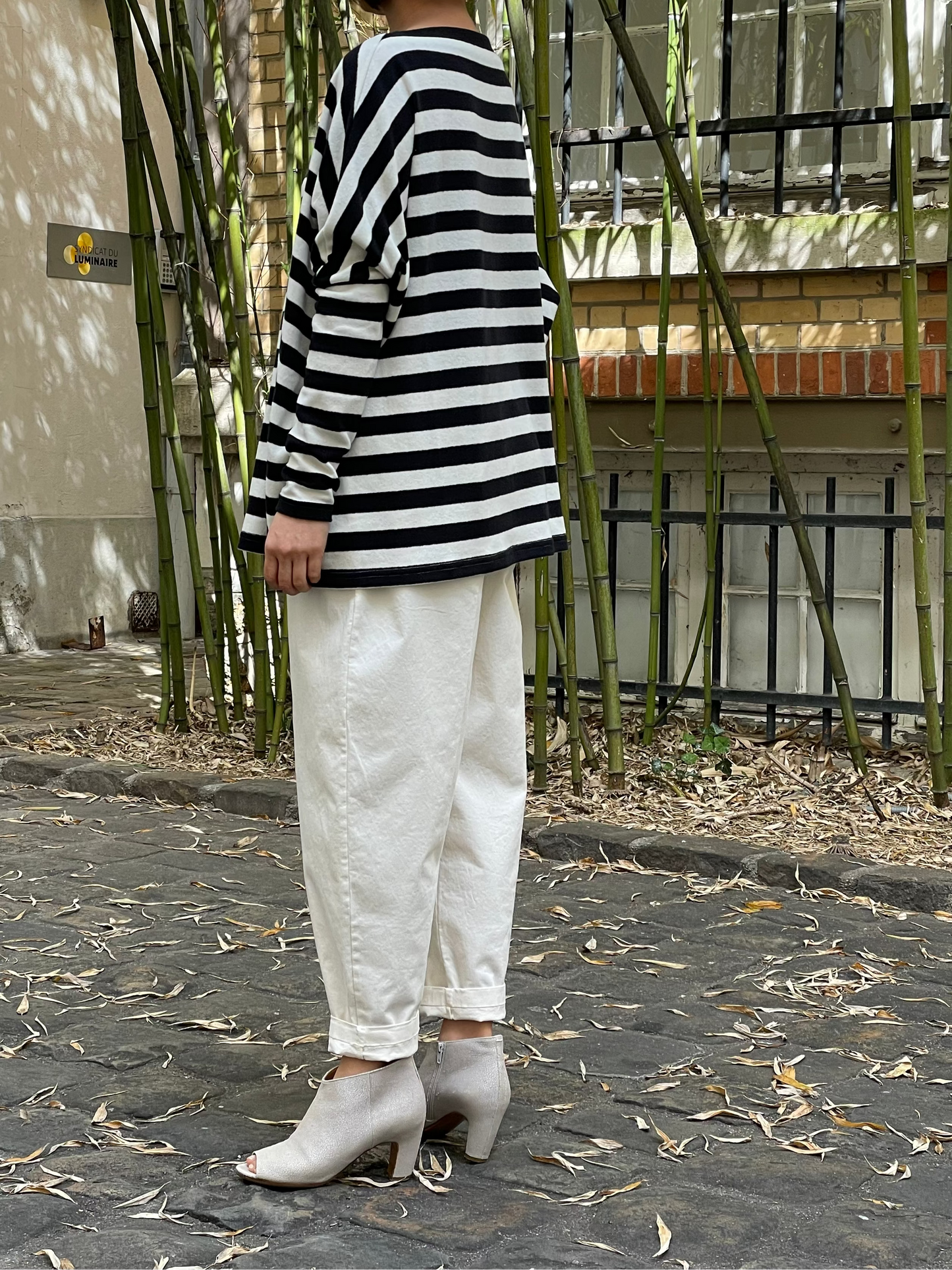 Pull ample à rayures noires et blanches