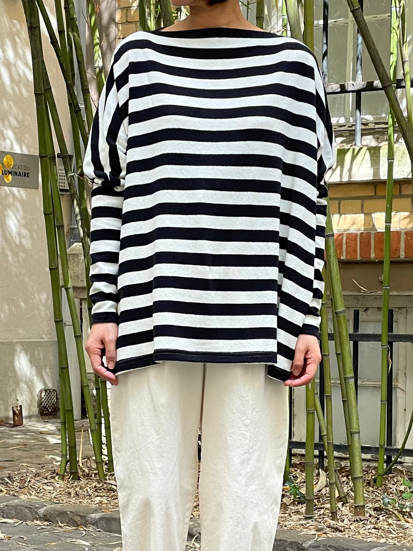 Pull ample à rayures noires et blanches