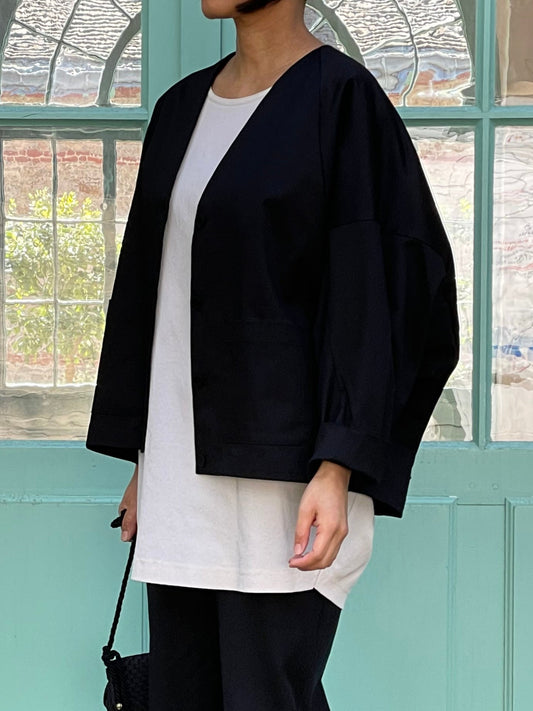 Veste noire épurée