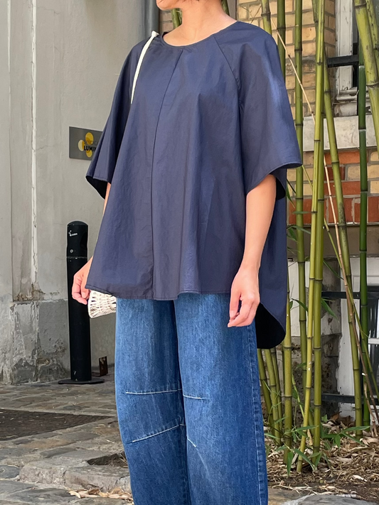 Blouse ample en coton bleu – coupe minimaliste