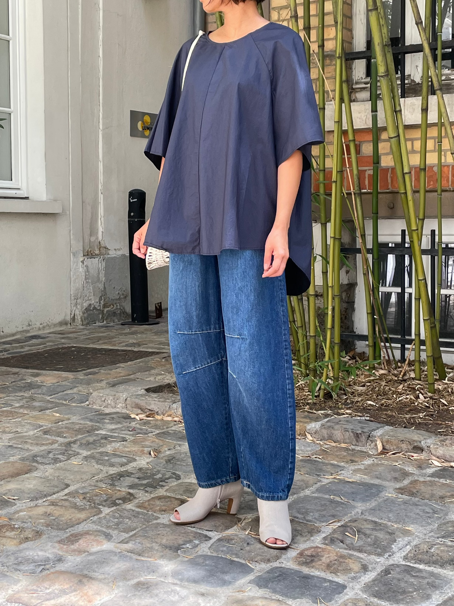 Blouse ample en coton bleu – coupe minimaliste