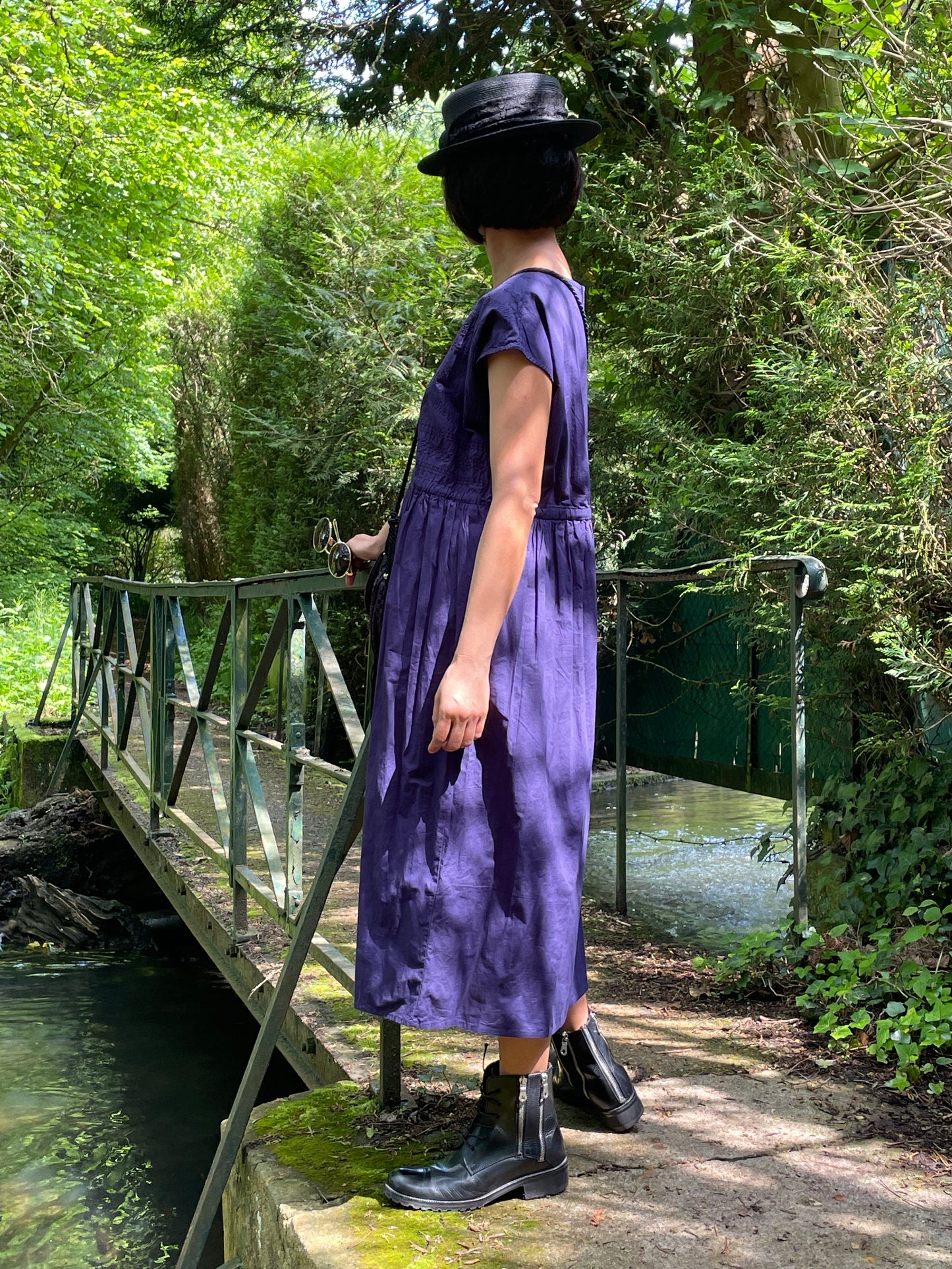 Robe violette ample et ajustable